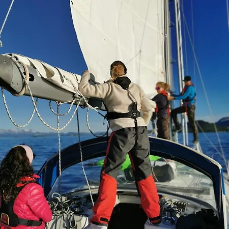 Weekend Liveaboard Sailing Tour *