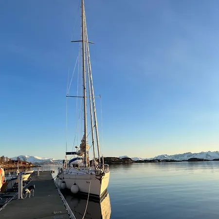 Botel Weekend Liveaboard Sailing Tour