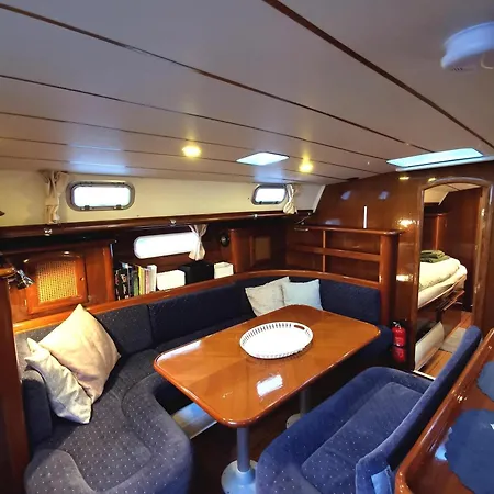 Weekend Liveaboard Sailing Tour *