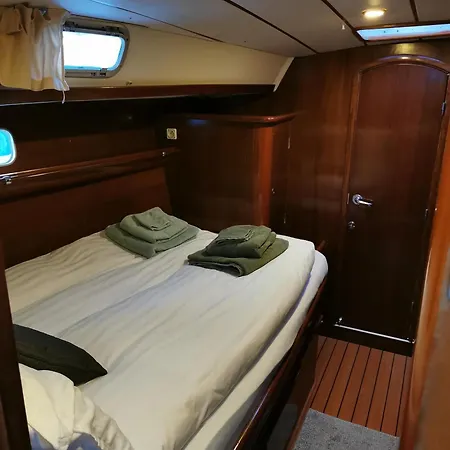 Weekend Liveaboard Sailing Tour *